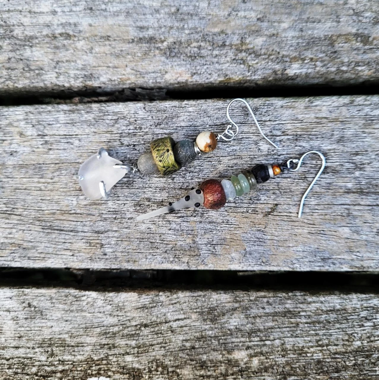 Eclectic, asymmetrical, tribal, grungy earrings: glass pebbles.. – photo 3